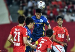 乐竟体育官网-广州德比战望高：富力队与恒大队为争夺胜者众