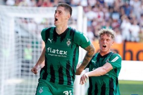 乐竟体育中文-门兴格拉德巴赫队员合作默契，团队意识强的简单介绍